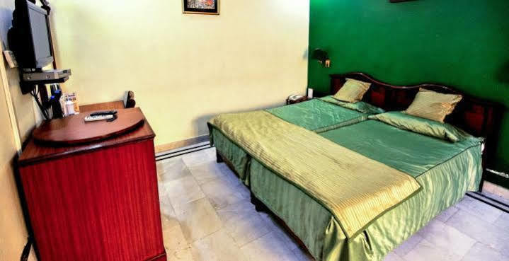 Treebo Trend Corporate Inn Chandīgarh Buitenkant foto