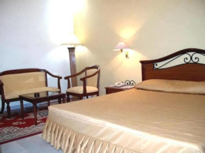 Treebo Trend Corporate Inn Chandīgarh Buitenkant foto
