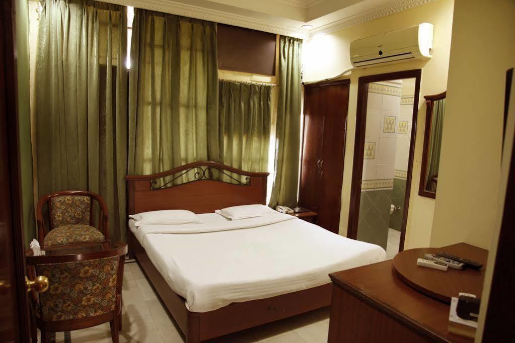 Treebo Trend Corporate Inn Chandīgarh Buitenkant foto