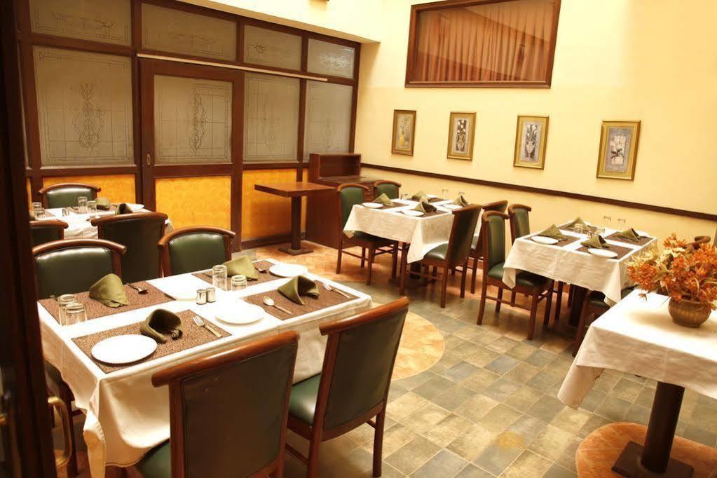Treebo Trend Corporate Inn Chandīgarh Buitenkant foto
